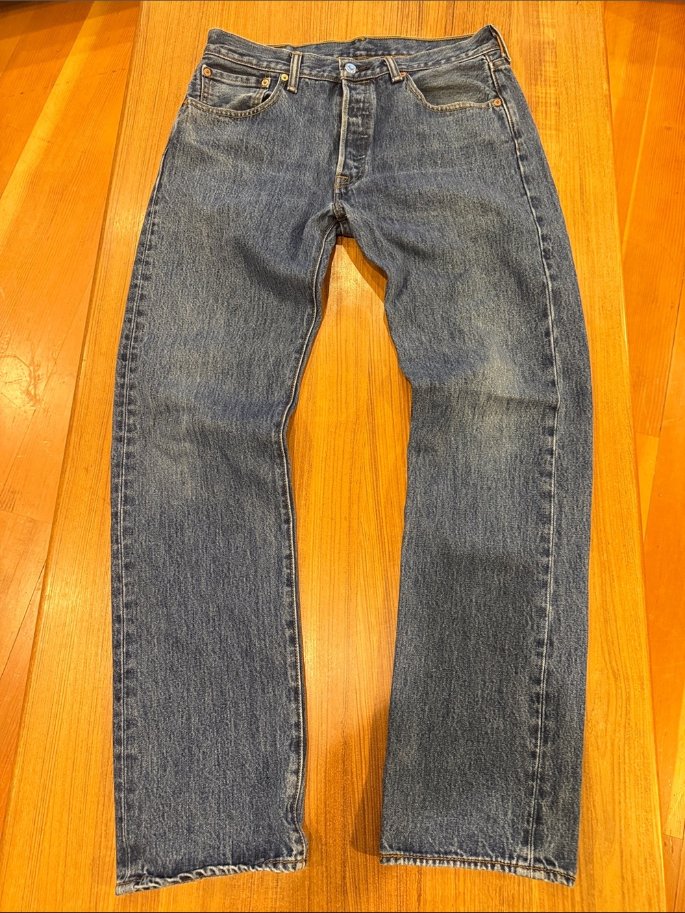 LEVI’S — Men’s Classic Original Straight Fit 501 Jeans, size 32 Waist